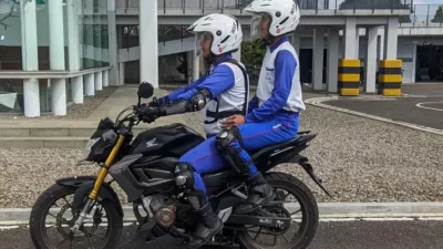 Boncengan Motor Aman dan Nyaman Panduan Lengkap Lindungi Diri Anda