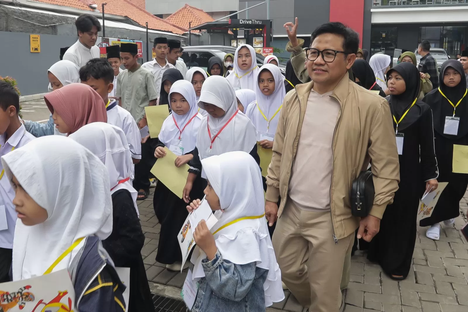 Cak Imin Ajak 100 Yatim Piatu Berkeliling Monas, Doa Restu Pimpin PKB dan Bangsa