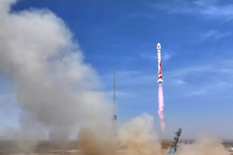 China Sukses Luncurkan Enam Satelit Pakai Roket Komersialnya