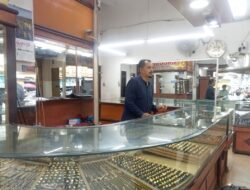 Harga Emas Antam Ambles Tajam, Anjlok Rp28.000 Per Gram