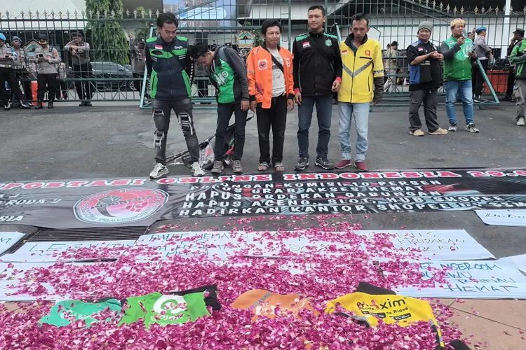Kebijakan Mitra Pengemudi Online Dampak Jangka Panjang Harus Diperhitungkan Matang