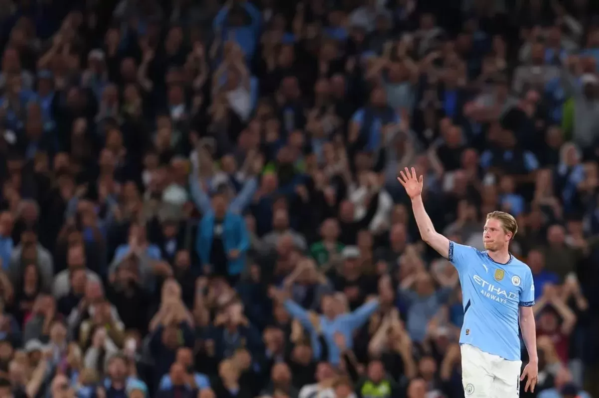 Manchester City Abadikan Legenda De Bruyne Dengan Patung Perunggu