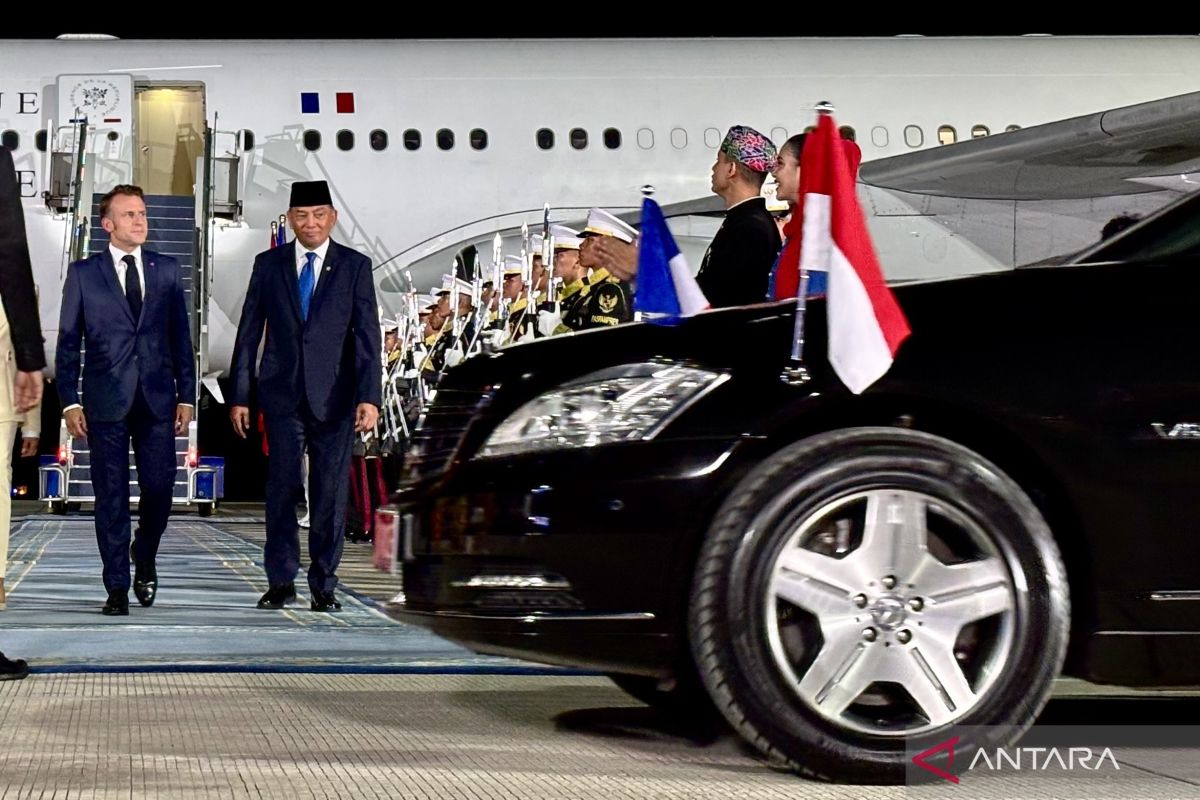 Menhan Pastikan Kunjungan Macron Periksa Laboratorium Bahasa Prancis Akmil
