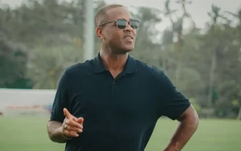 Momen Bersejarah Kluivert Pastoor Kunjungi Bali United Jelang TC Timnas