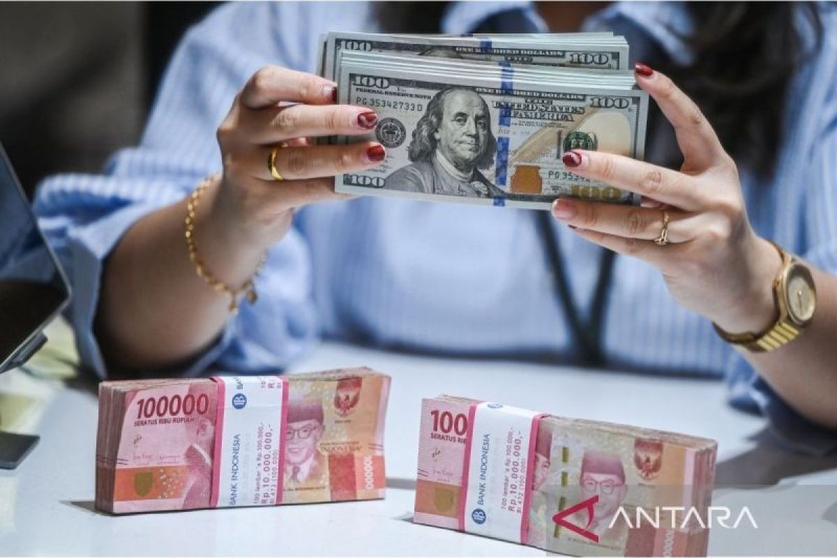 Optimisme AS-UE Tekan Negosiasi Tarif, Rupiah Tertekan Melemah