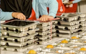 Penguatan Industri Lokal Wajib Produksi Tray MBG Dalam Negeri