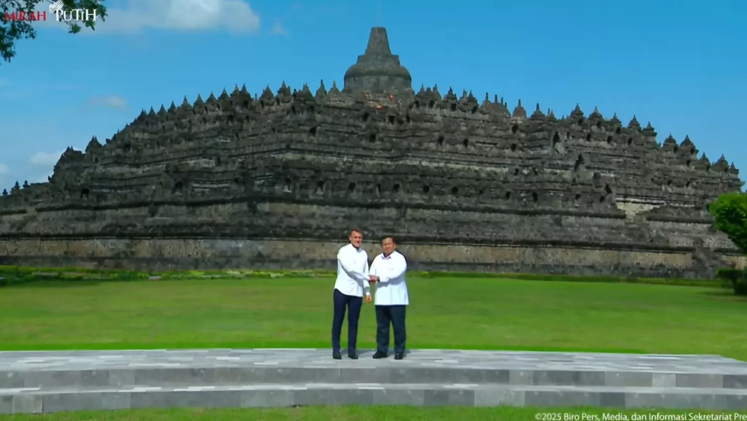 Prabowo dan Macron Kagumi Kemegahan Candi Borobudur: Warisan Dunia
