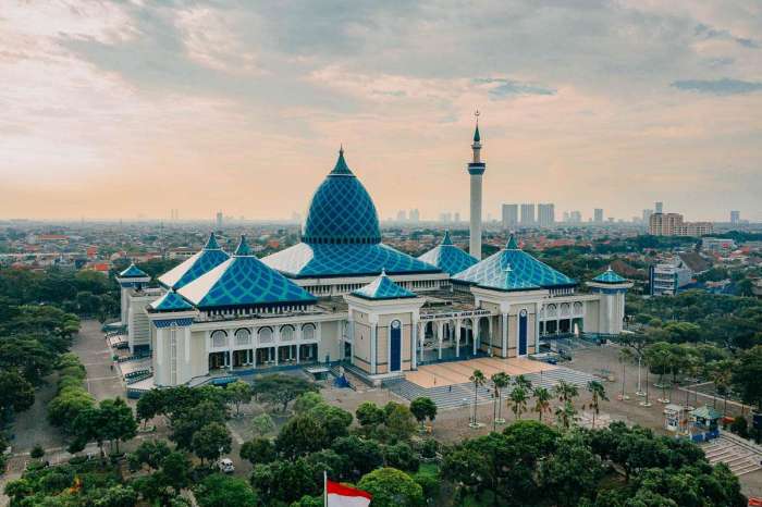 Menikmati Maghrib Surabaya yang Meriah