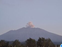 Gunung Raung Erupsi Lagi, Semburkan Abu Vulkanik Setinggi 600 Meter