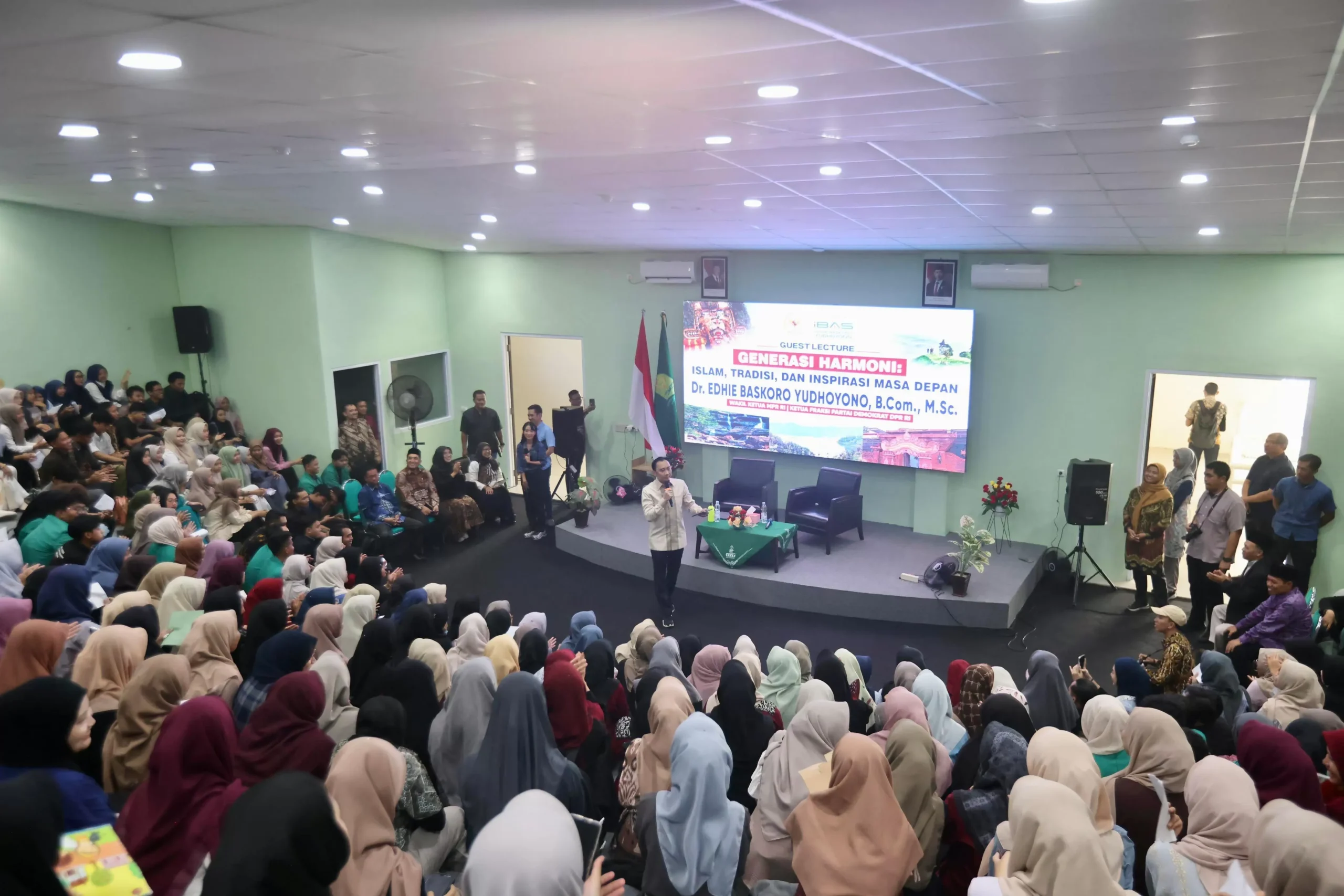 Ibas Ajak Mahasiswa UIN Ponorogo: Manfaatkan Teknologi untuk Produktivitas Bangsa