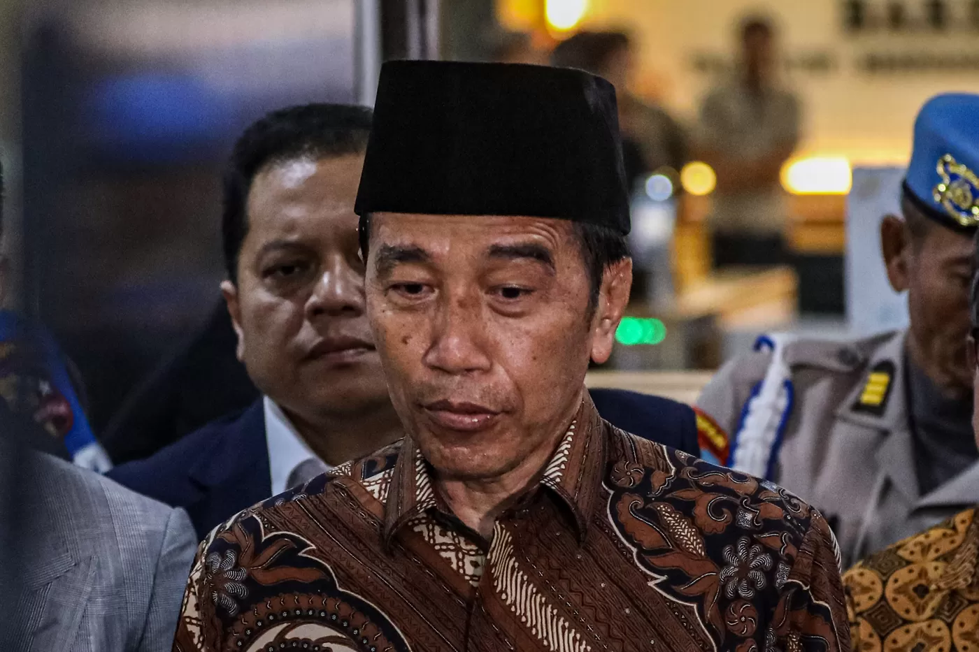 Jokowi Bela Gibran: Paket Presiden-Wapres Terancam Pemakzulan?