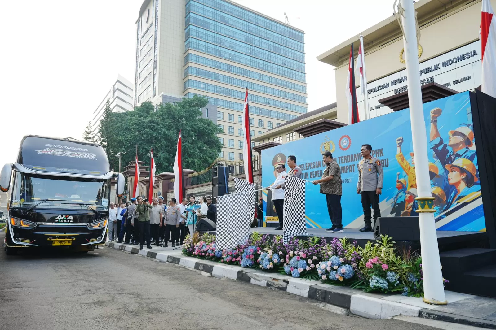 Kapolri Sukses Fasilitasi Ratusan Buruh PHK di Cirebon dan Brebes