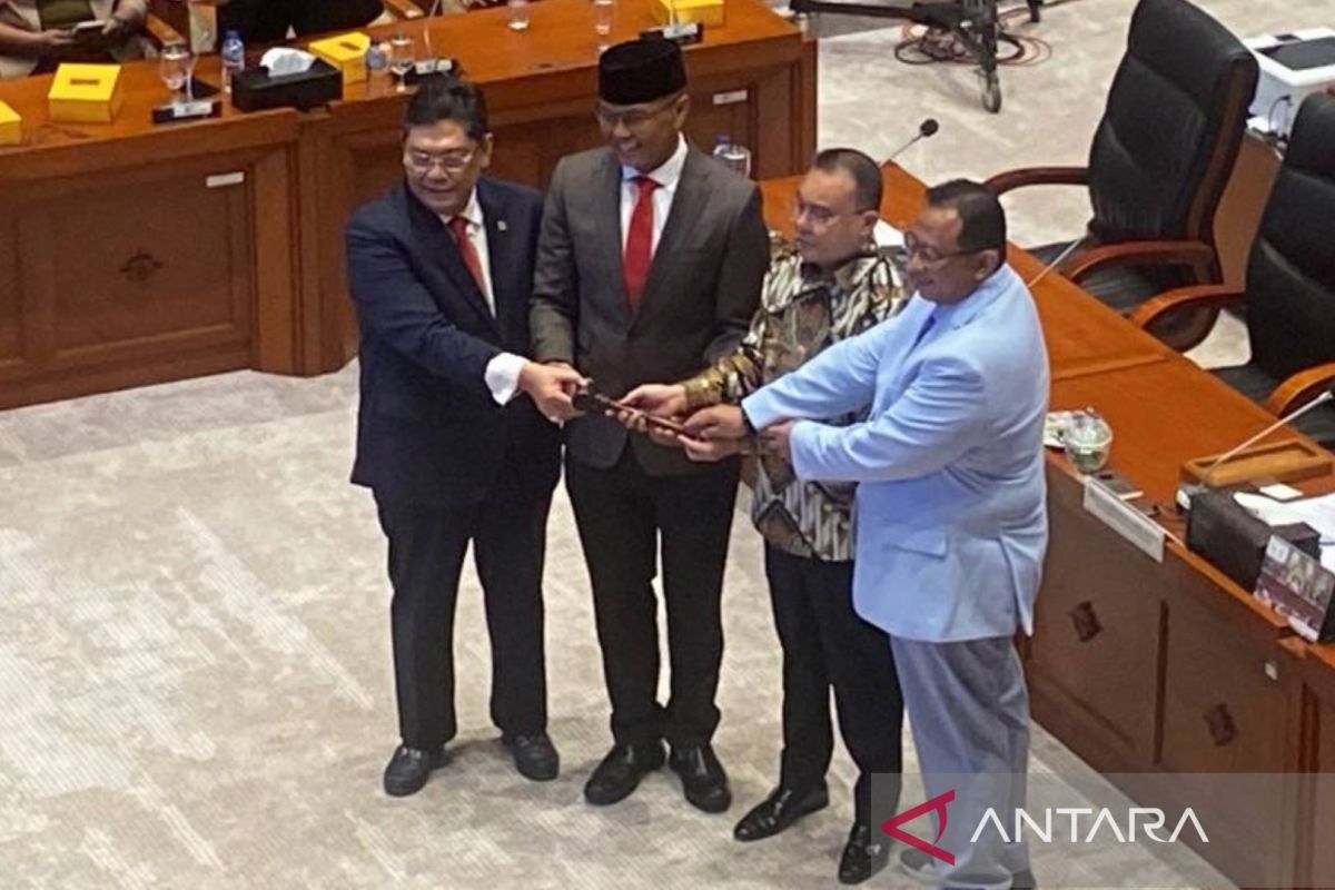 Perseteruan Internal DPR: Aher Digantikan Sukamta Sebagai Wakil Ketua Komisi I