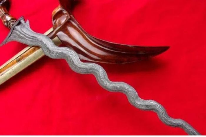 Seni rupa tradisional dilandasi pengaruh kuat dari