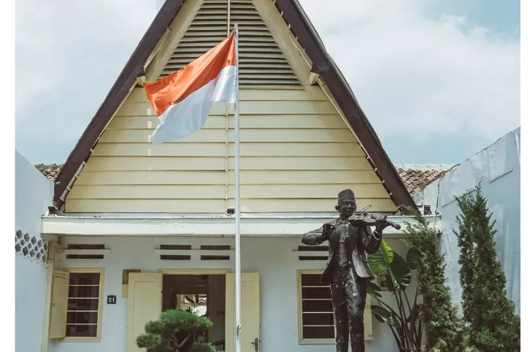 Jelajah Museum Makam WR Soepratman Surabaya Harga Tiket Terkini