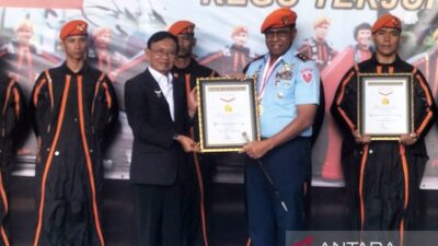 Kopasgat Cetak Sejarah Resmi Dinobatkan MURI Sebagai Pelopor Wingsuit Indonesia