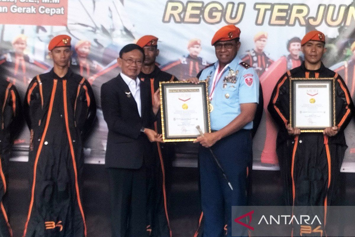 Kopasgat Cetak Sejarah Resmi Dinobatkan MURI Sebagai Pelopor Wingsuit Indonesia
