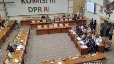 Mencari Jalan Tengah Menavigasi Implikasi Putusan MK Sistem Pemilu Proporsional Terbuka