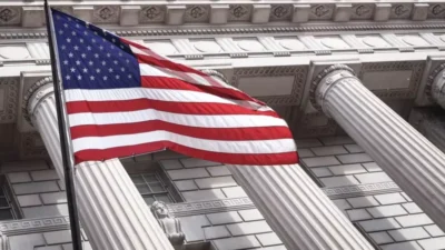 The Fed Isyaratkan Dua Kali Pangkas Suku Bunga Tarif Jadi Penentu