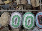 Orang yang membuat benda benda kerajinan disebut