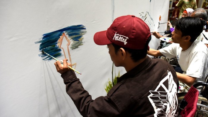Teknik melukis pada media tembok disebut