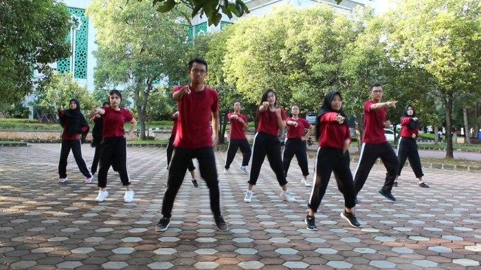 Keluwesan gerak yang merupakan unsur latihan pada senam irama disebut